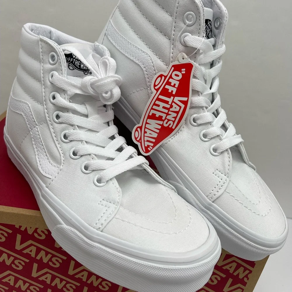 Vans Men’s Sk8-Hi Sneakers
True White
VN000D5IW00
Lifestyle, Original Icon, Canv - Picture 7 of 16